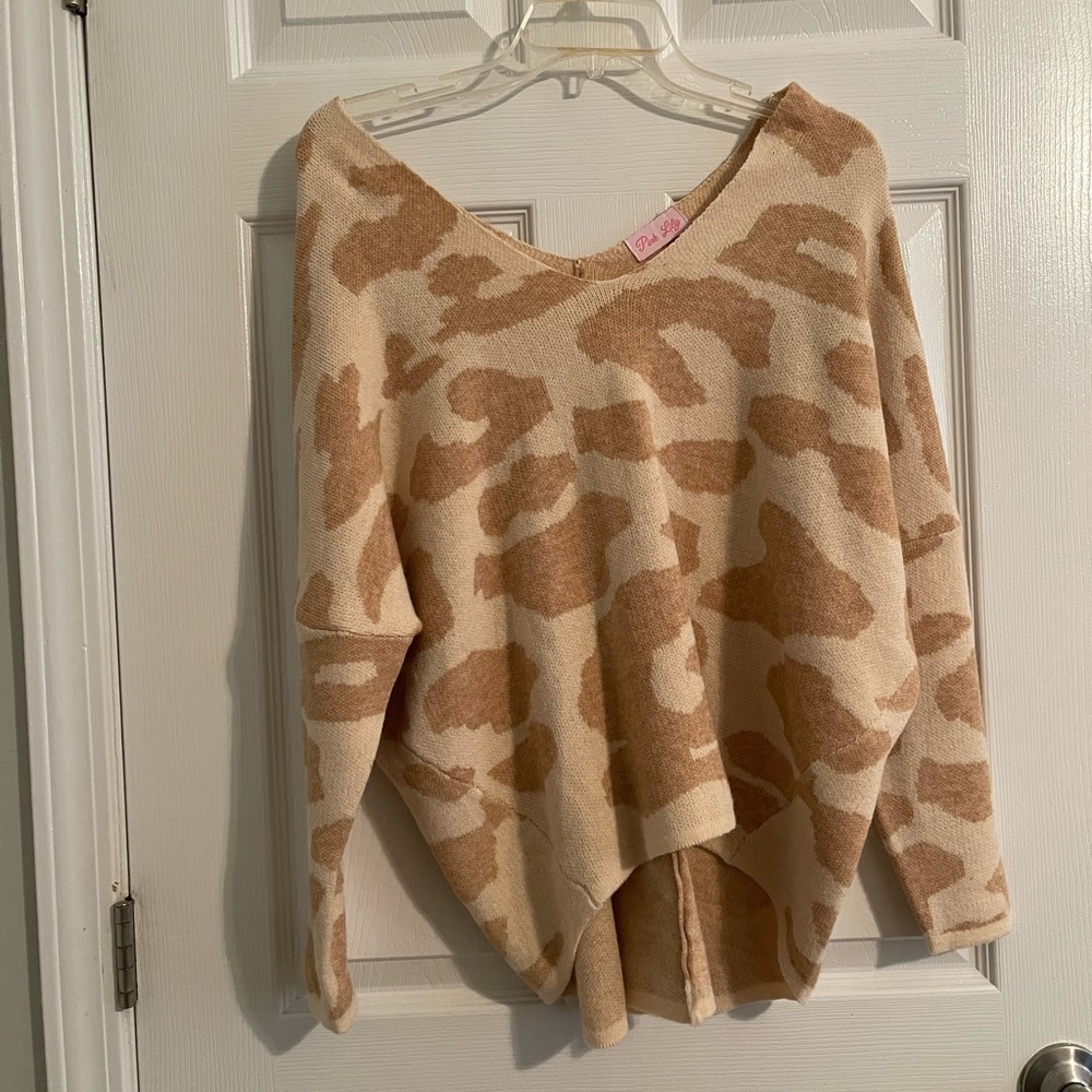 Animal print sweater from Pink Lilly Boutique. XS/S. Never worn, no tags.